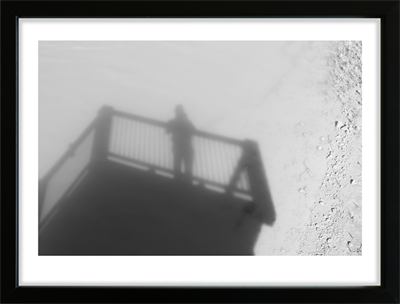 Shadow - man on bridge - fotoplakat
